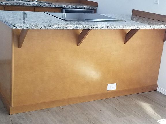 Kitchen breakfast bar