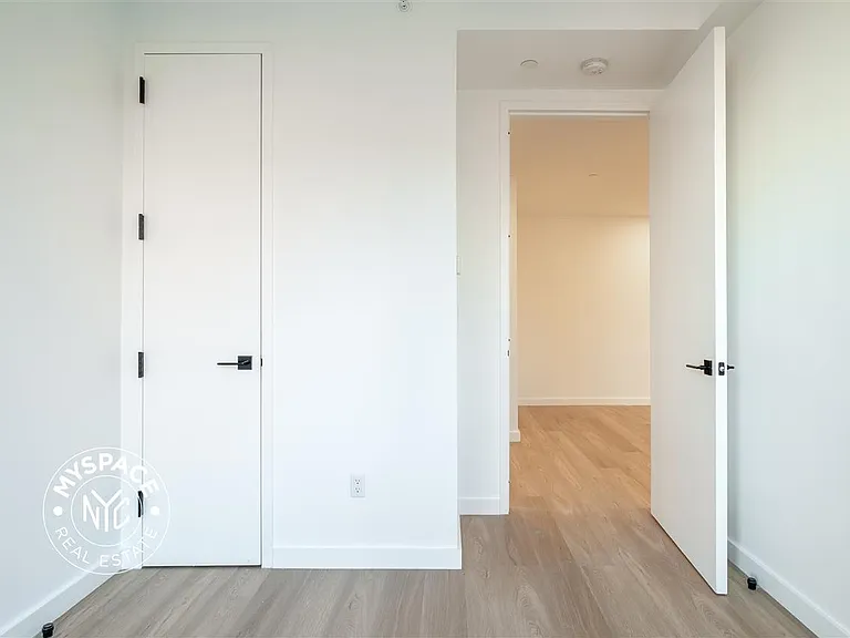 650 Madison St #4E — Photo 7