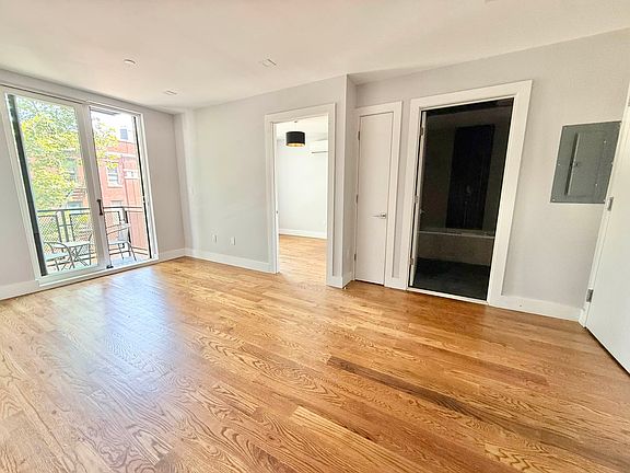 3rd image of 680 E 21st St #L