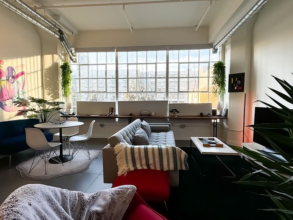 1st image of 939 S Broadway #312