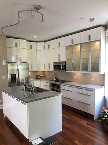 Cook's Kitchen with Island