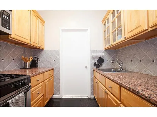 Sold by Douglas Elliman | media 16