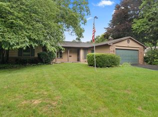 521 S Dymond Rd, Libertyville, IL 60048
