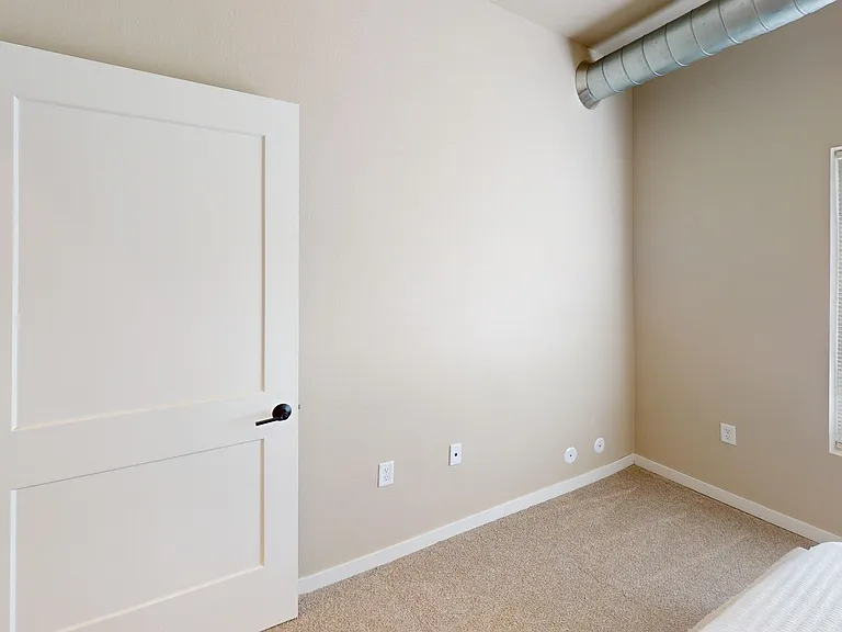 10Bedrock Apartments — Photo 53