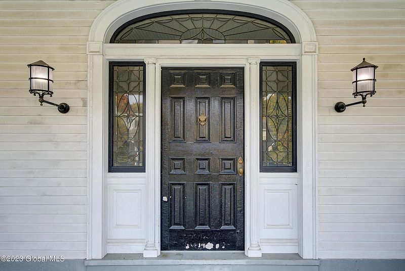 4th image of 203 S William Street