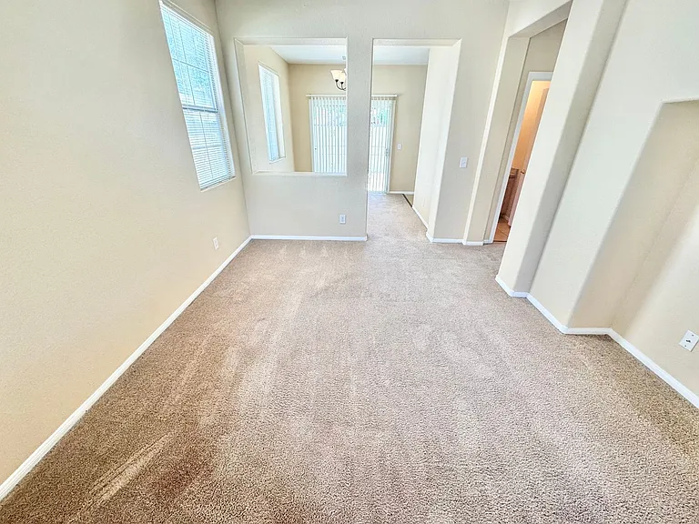 10424 Palm Village St — Photo 3