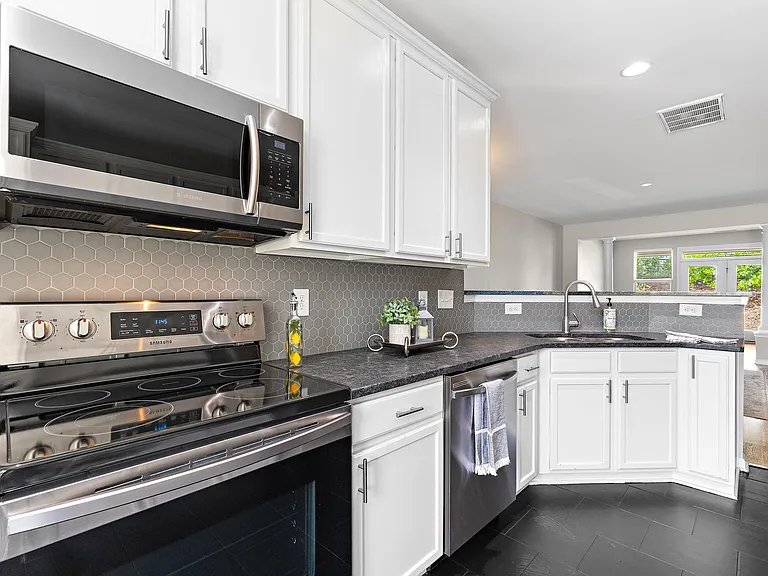 120 Point Comfort Ln — Photo 11