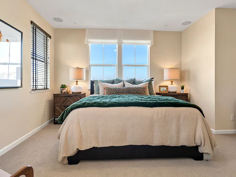Spacious Townhomes in Provence at Natomas — Photo 31