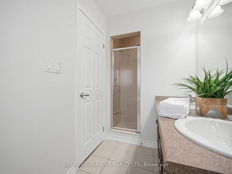 5 Veterans Dr — Photo 20