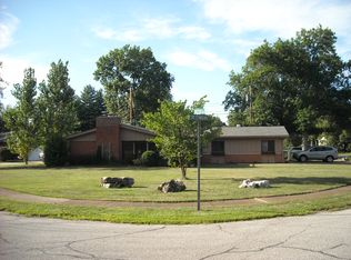 9039 Crestmoor Dr, Saint Louis, MO