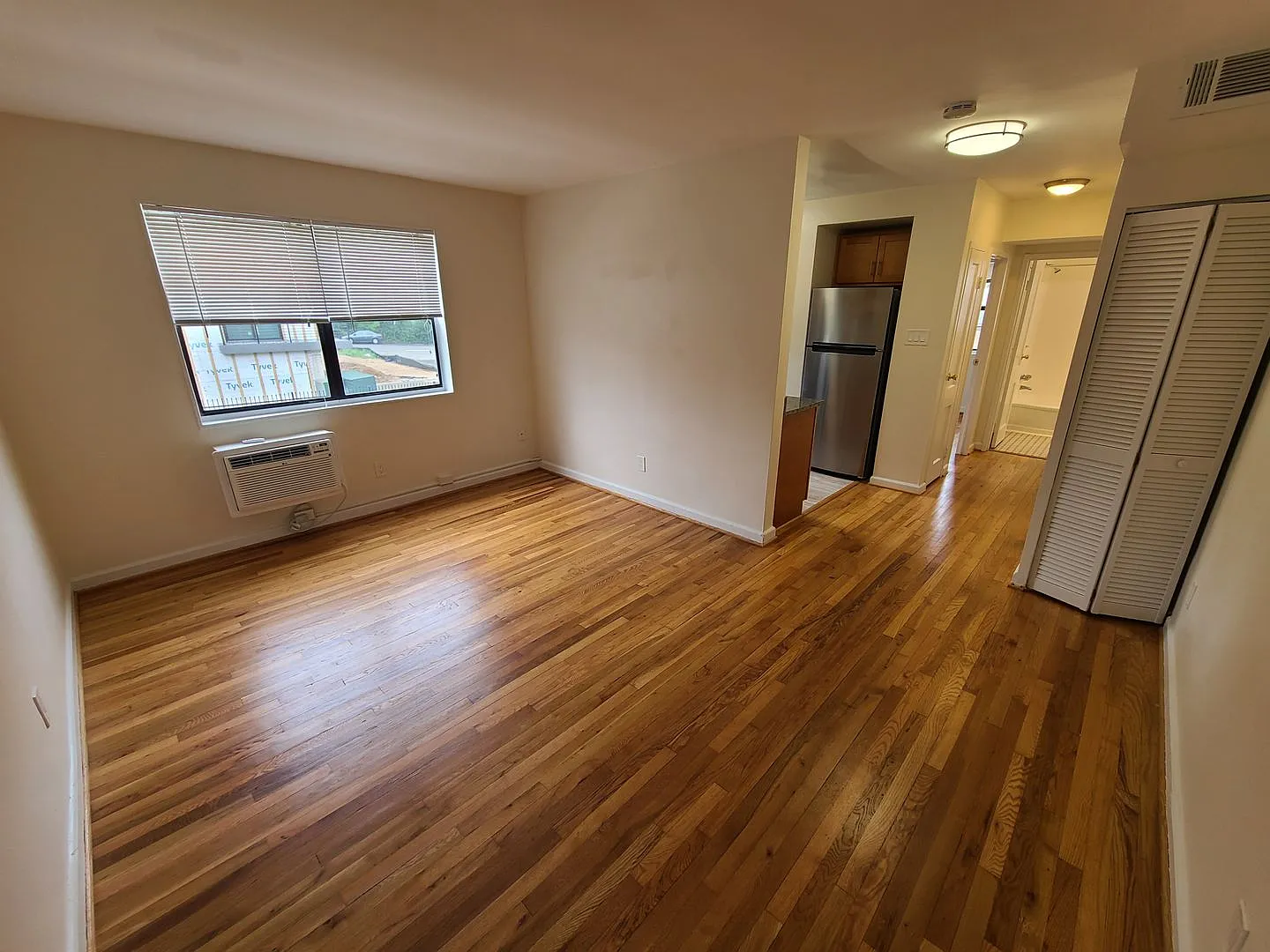 1215 N Quinn Street — Photo 4