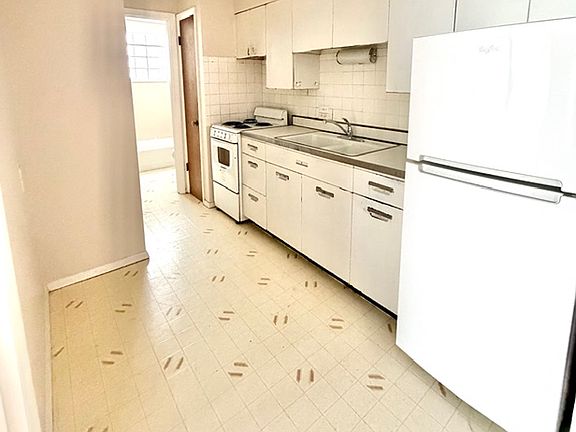 3rd image of 306 W Hill St #6