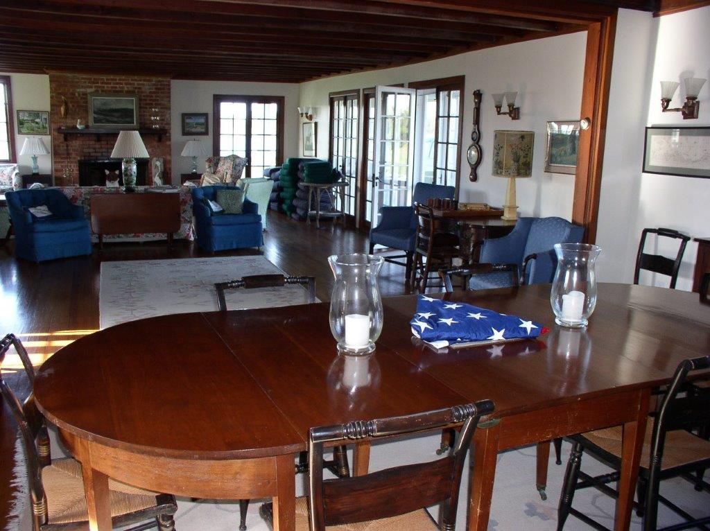  dining/living rooms