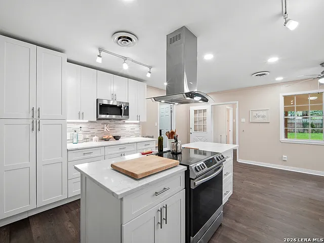 19214 Grey Forest Dr — Photo 12