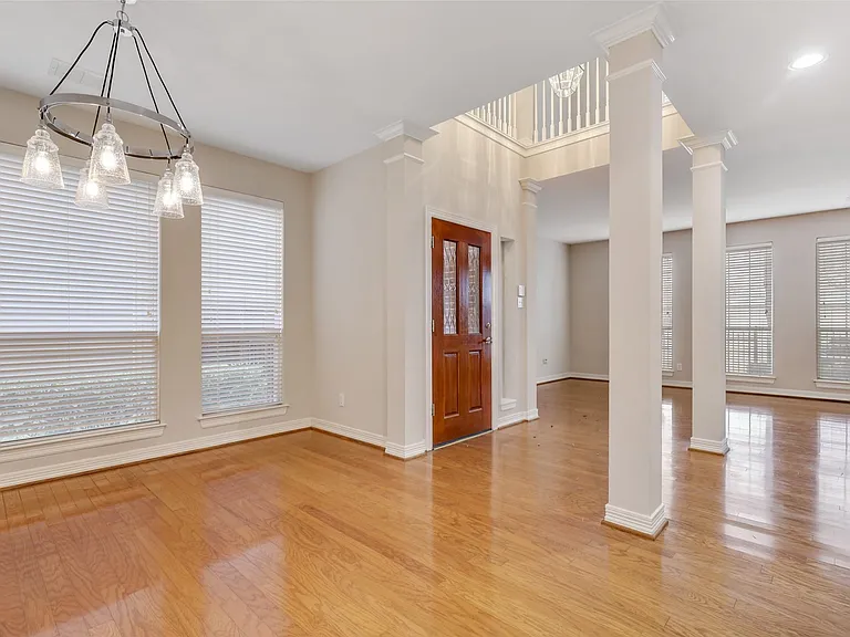 1007 W Bluff St — Photo 7