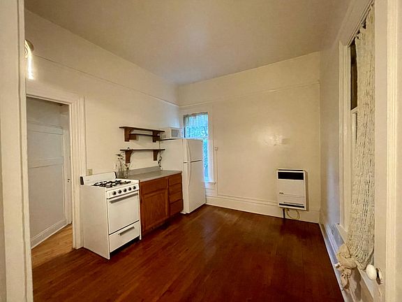 5th image of 1683 La Loma Ave
