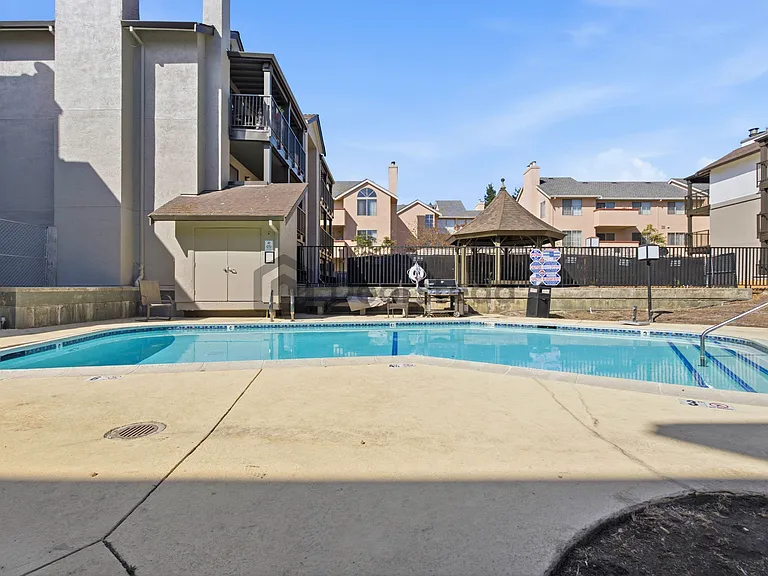 1318 B St #102 — Photo 39