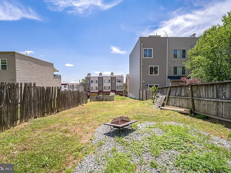 239 Lemonte St — Photo 24