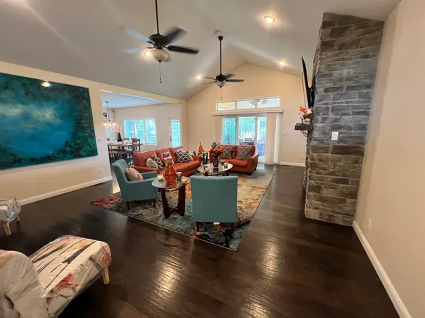 108 Naturesview Ct, Terre Haute, IN 47803