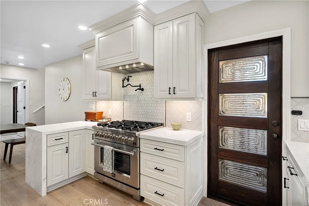 3 bed, 2.5 bath, 1780 sqft, $9,250 — Photo 4