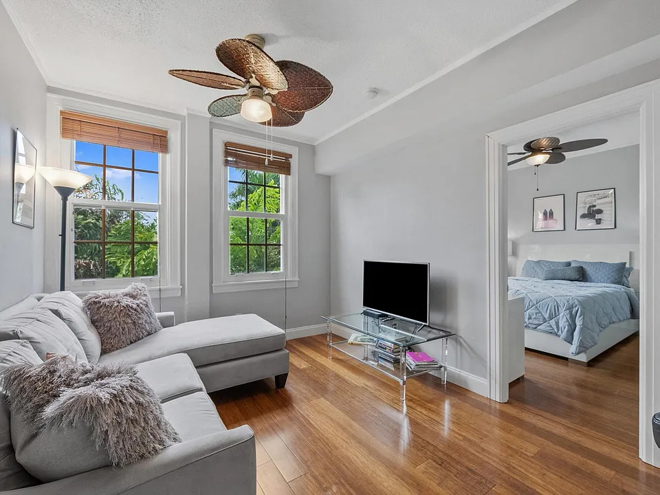 235 Sunrise Ave #3232