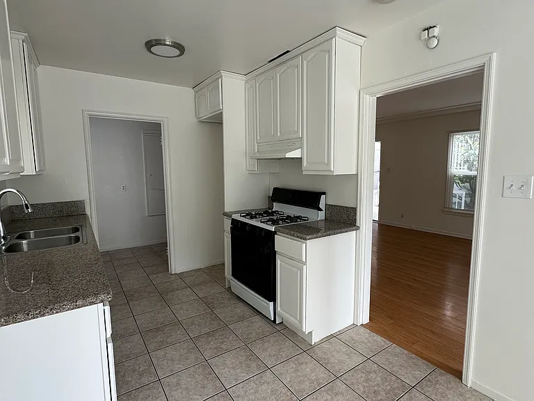 769 E Doran St #769 — Photo 6