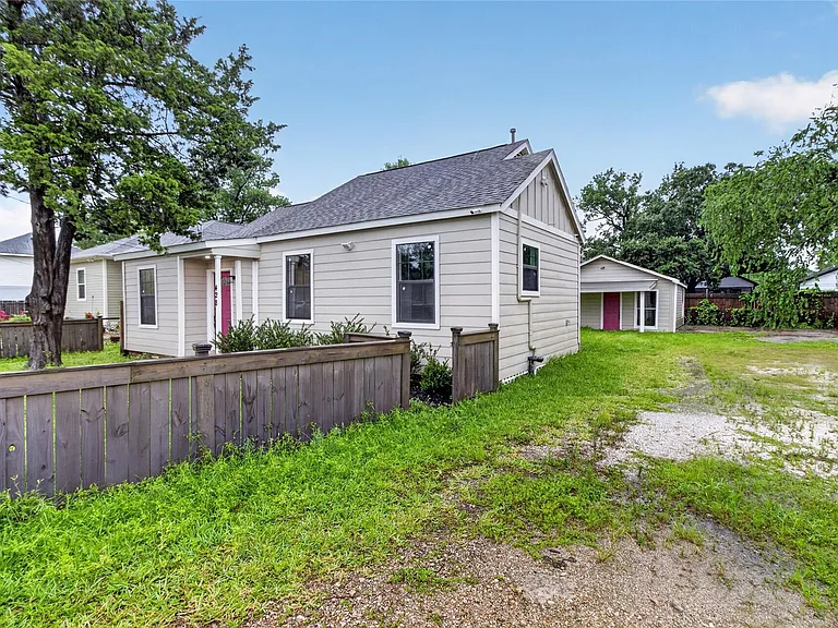 428 Van Molan St — Photo 4