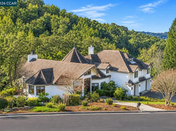 4 Julianna Ct, Moraga, CA 94556