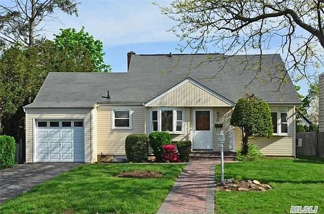 1st image of 26 Park Lane Dr
