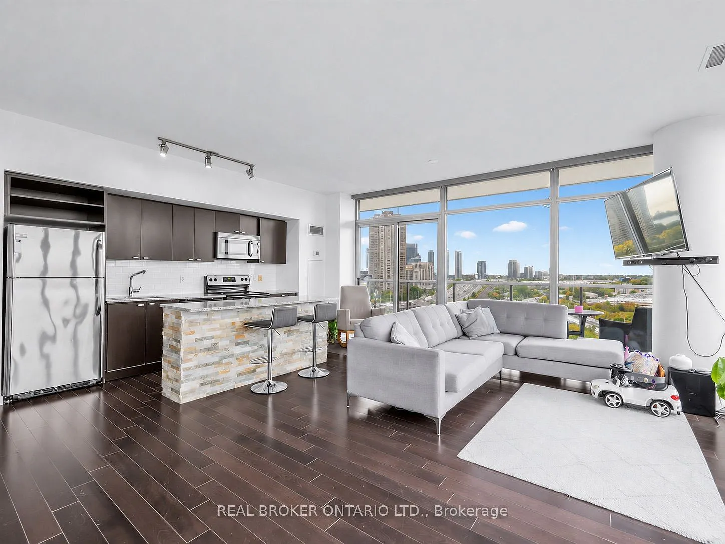 2 bed, $3,000 — Photo 2