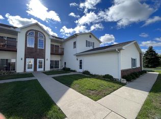 1612 Commonwealth Dr APT 8, Fort Atkinson, WI 53538