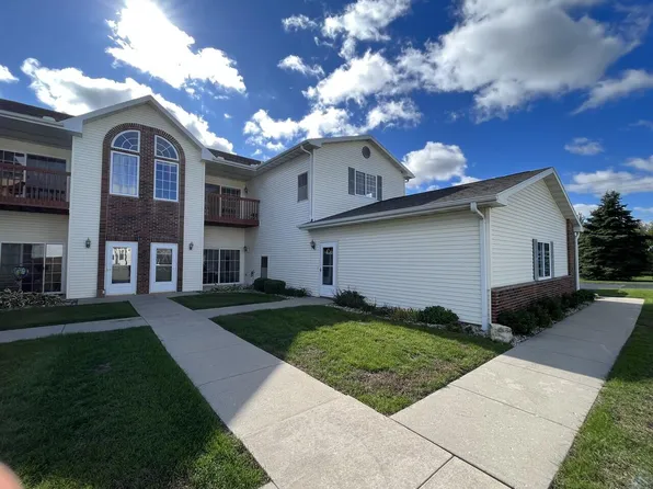 1612 Commonwealth DRIVE #8, Fort Atkinson, WI 53538