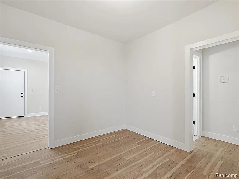 146 E Hazelhurst St #6 — Photo 5