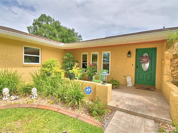 5th image of 902 Crestview Dr