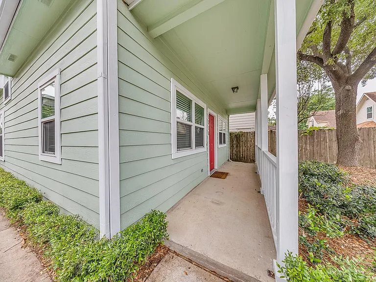 1318 Dennis St — Photo 9