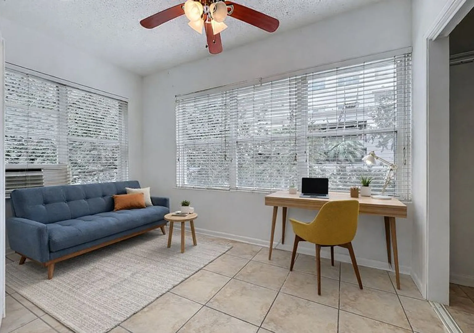 Renovated 2 Bedroom 1 Free Parking Space Located Steps from Lake Eola, Downtown Orlando — Photo 4