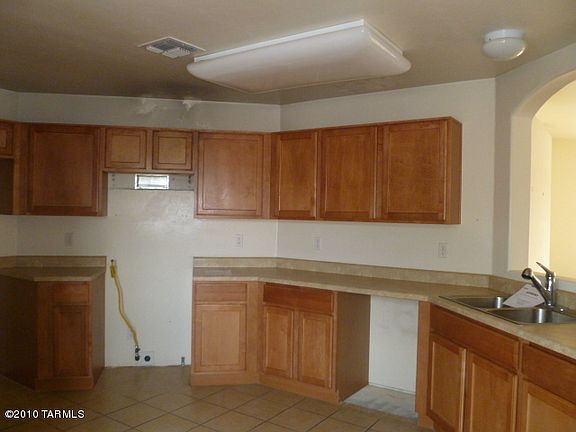 4th image of 7120 S Oakbank Dr
