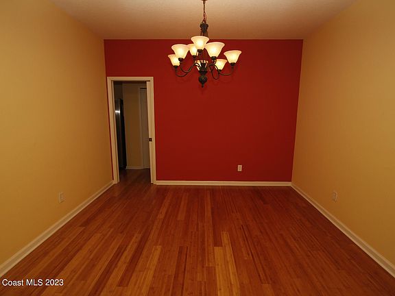 2nd image of 3275 Arden Cir #3275