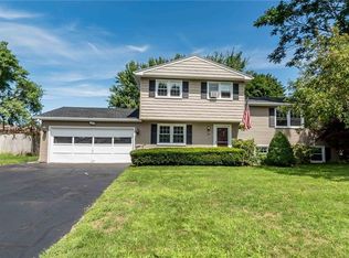 14 Galwood Dr, Rochester, NY 14622