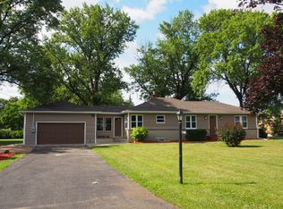 5349 Golden Valley Rd, Golden Valley, MN 55422