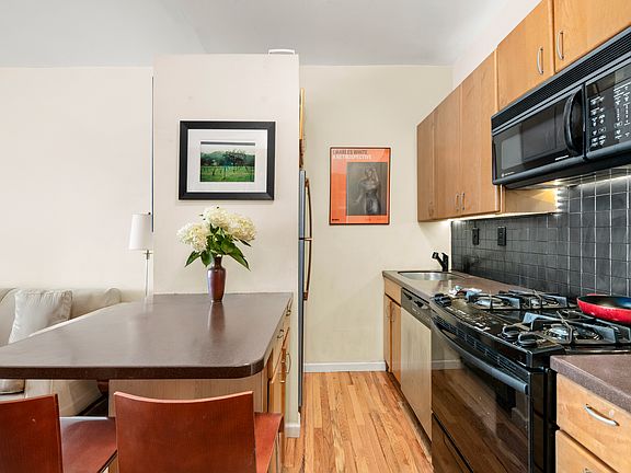 5th image of 99 Bank St APT 6M