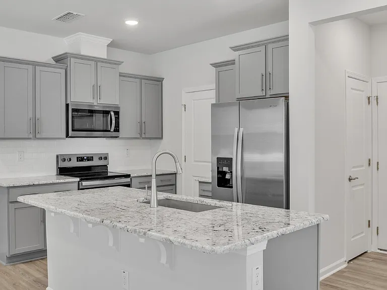 840 McKenzie Park Ter — Photo 15