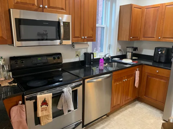 1110 Beacon St APT 2B, Brookline, MA 02446