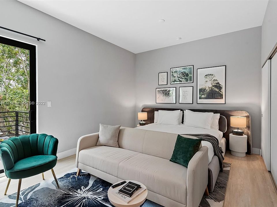 1st image of 637 NE 4th Ave #302