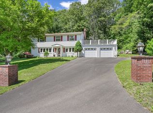 37 Shawnee Rd, Trumbull, CT 06611