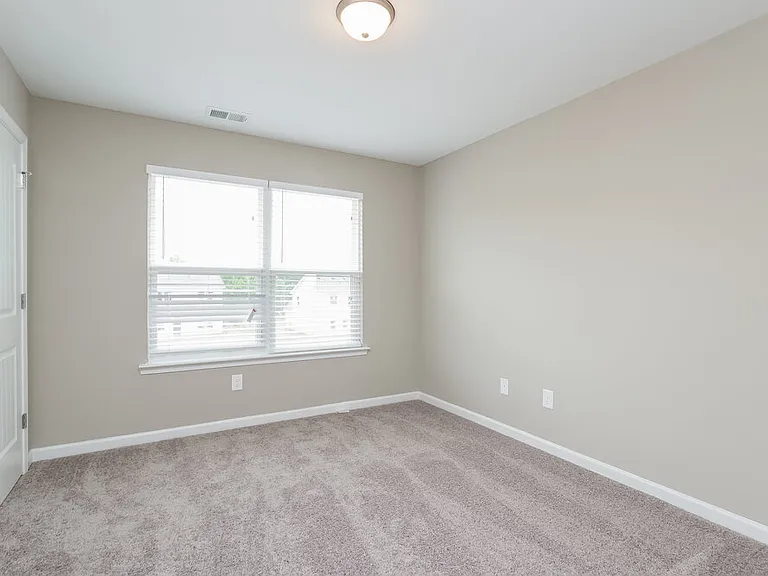 601 Fieldcrest Dr — Photo 13