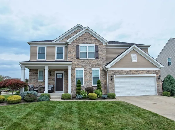 261 E Legend Ct, Highland Hts, OH 44143