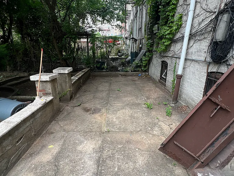 329 Menahan St #1L — Photo 24