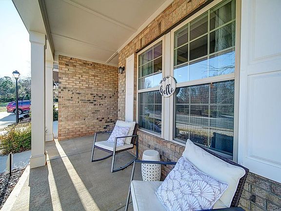 5th image of Ashton Oak Ct #946