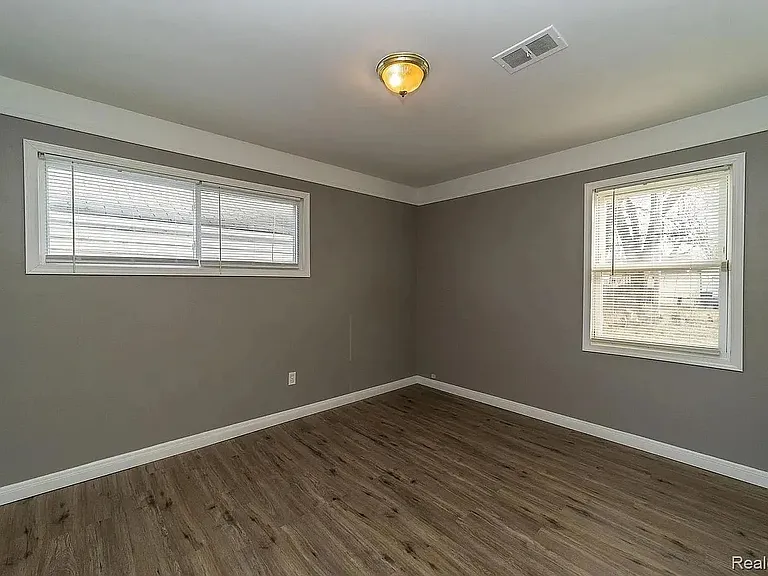 14376 Knox Ave — Photo 6